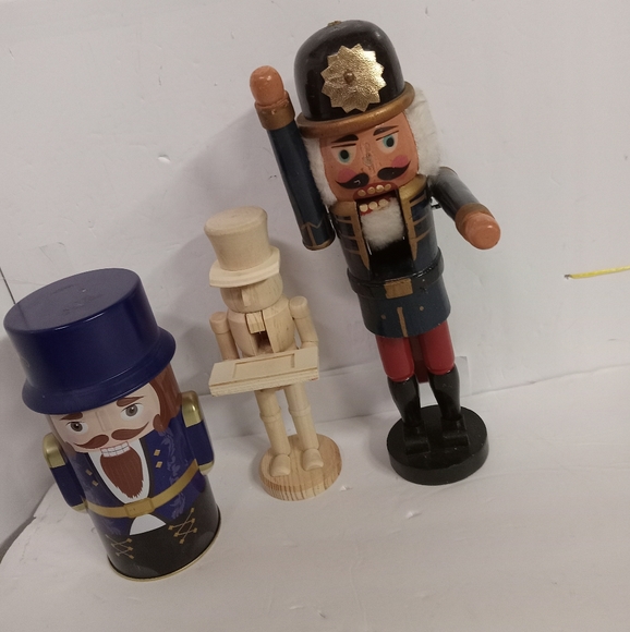 Nut Crackers Lot 2 Wooden & a Tin Canister Vintage & Modern - Picture 2 of 12